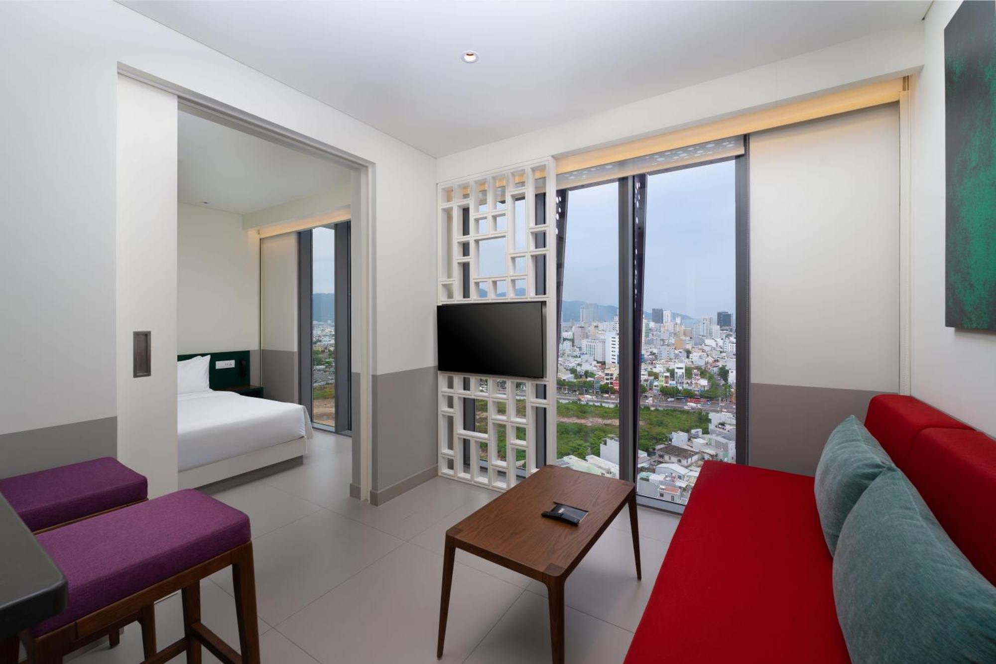 Wink Icon Hotel Danang Riverside - Luxury Suites - 24Hrs Stay & Rooftop Pool Bar Exterior photo