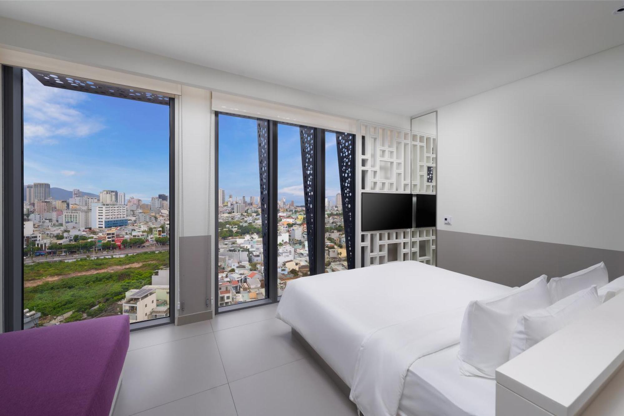 Wink Icon Hotel Danang Riverside - Luxury Suites - 24Hrs Stay & Rooftop Pool Bar Room photo